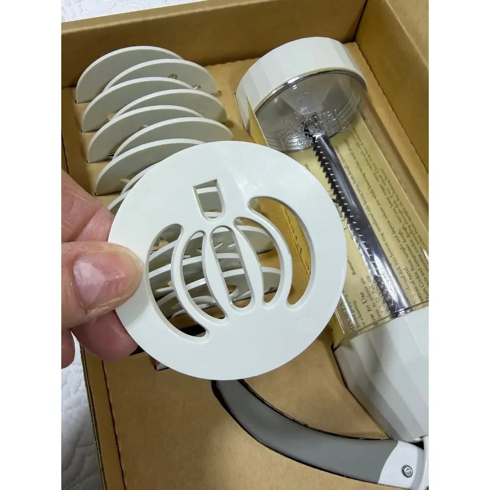 Pampered Chef White Cookie Press NIB Baking Tool Set Kitchen Decorator Gun